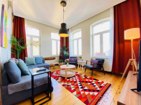 MISSAFIR Outstanding Apartment in a Historical Building near Galata Tower with Great View in Beyoglu